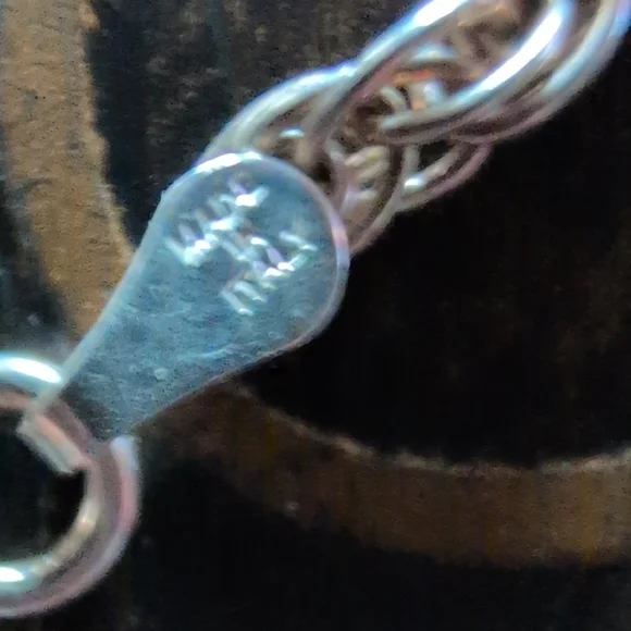 Silver Cameo Pendant Necklace Artistic Design - Picture 3 of 5